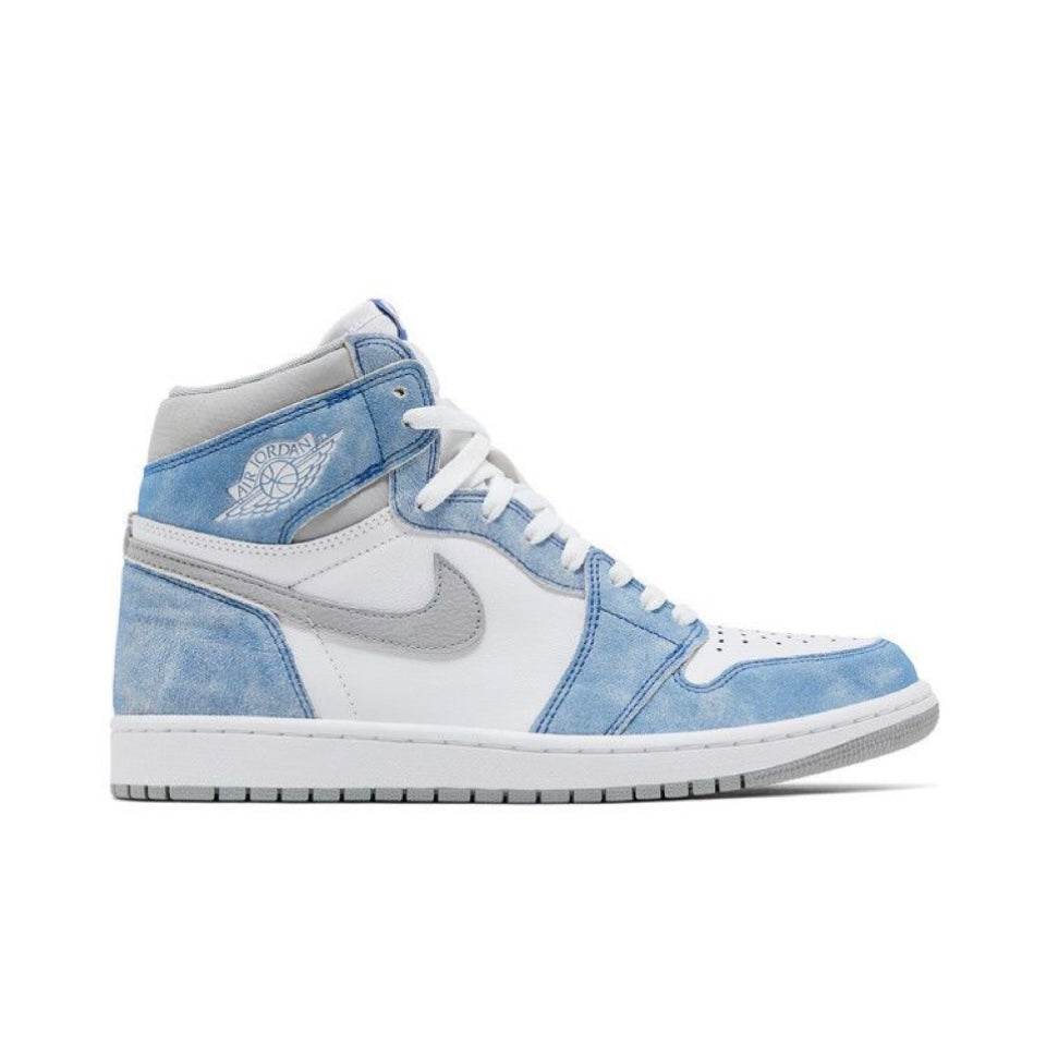 Air Jordan Retro 1 "Hyper Royal"